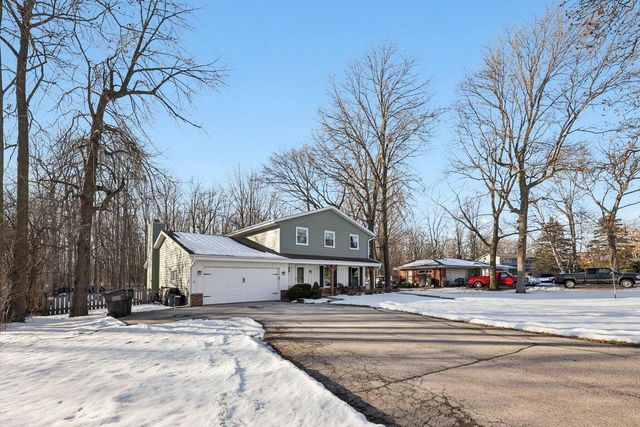3821 S Sunny View DRIVE, New Berlin, WI 53151