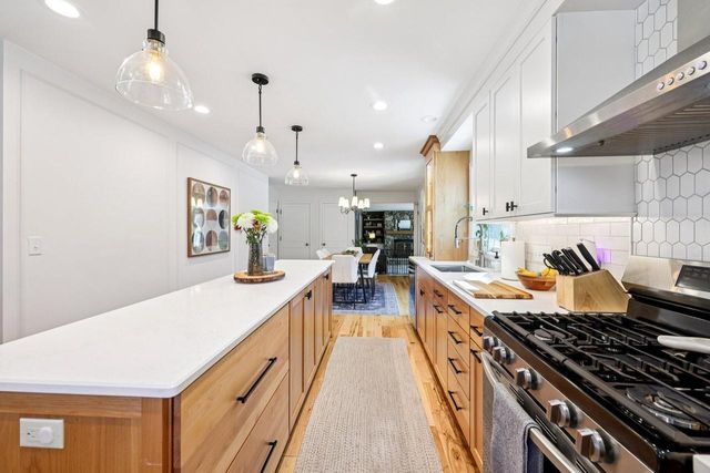 3821 S Sunny View DRIVE, New Berlin, WI 53151