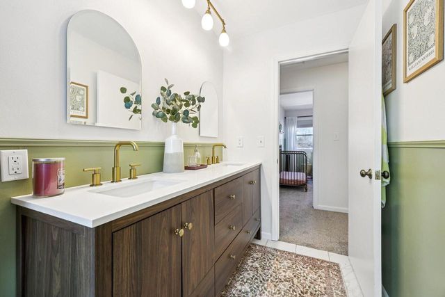 3821 S Sunny View DRIVE, New Berlin, WI 53151