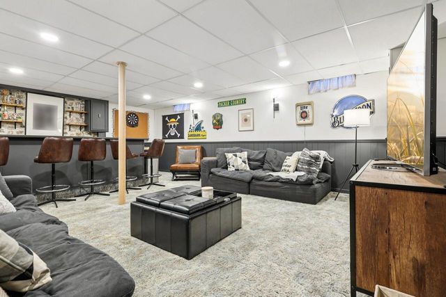 3821 S Sunny View DRIVE, New Berlin, WI 53151