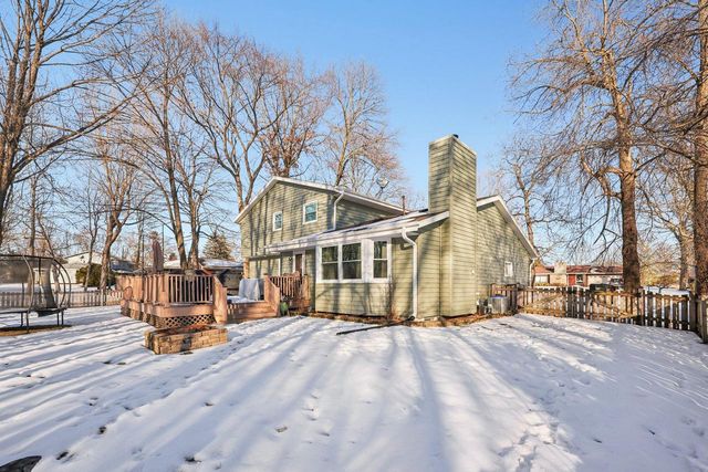3821 S Sunny View DRIVE, New Berlin, WI 53151