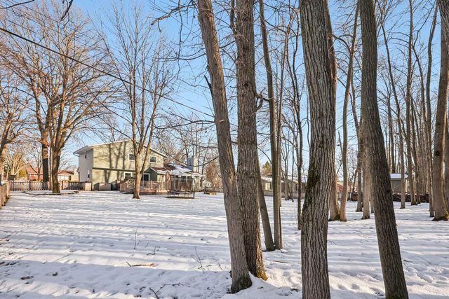 3821 S Sunny View DRIVE, New Berlin, WI 53151