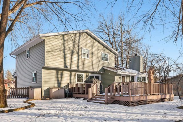 3821 S Sunny View DRIVE, New Berlin, WI 53151