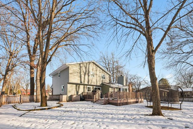 3821 S Sunny View DRIVE, New Berlin, WI 53151