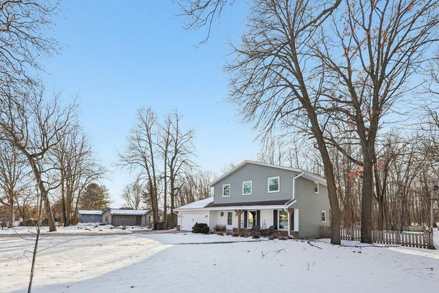 3821 S Sunny View DRIVE, New Berlin, WI 53151