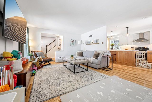 3821 S Sunny View DRIVE, New Berlin, WI 53151