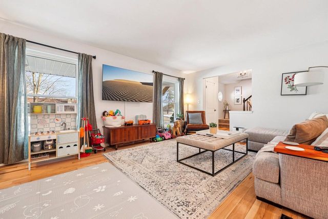 3821 S Sunny View DRIVE, New Berlin, WI 53151