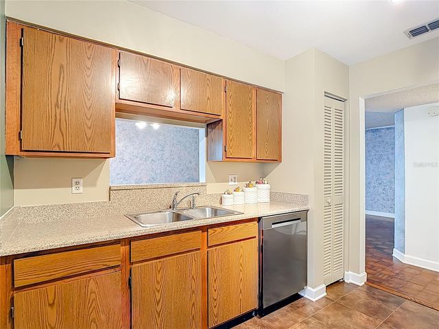 16851 LE CLARE SHORES DRIVE, Tampa, FL 33624