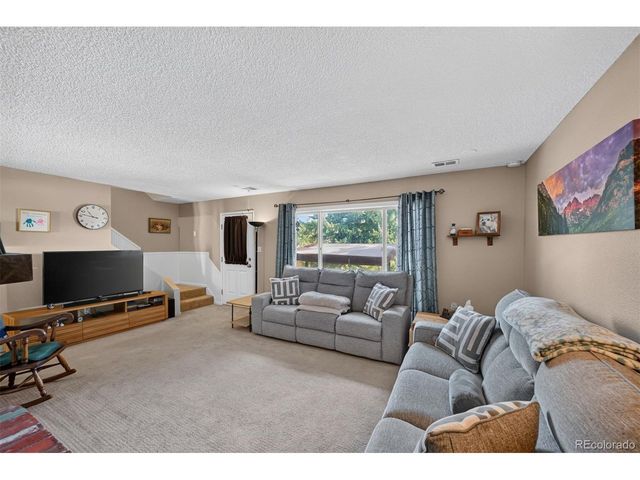 614 S Xenon Ct, Lakewood, CO 80228