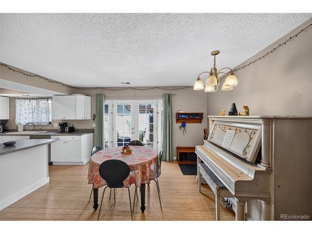 614 S Xenon Ct, Lakewood, CO 80228