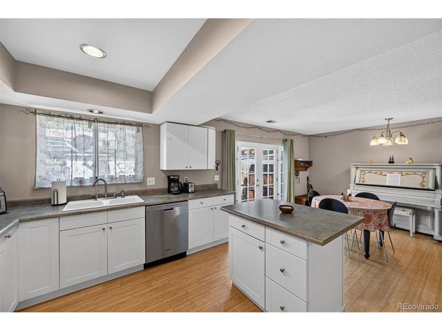 614 S Xenon Ct, Lakewood, CO 80228