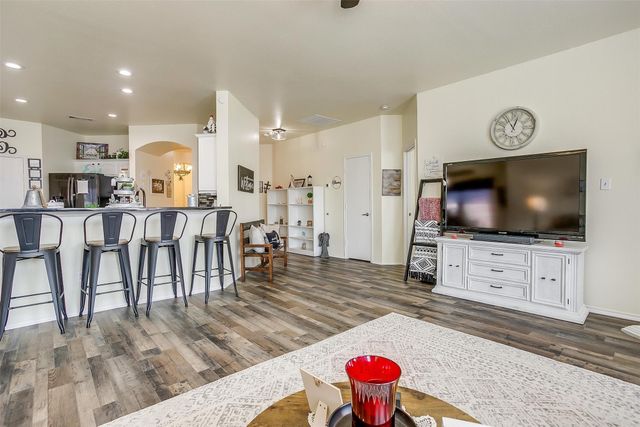 909 Hunter Lane, Burleson, TX 76028