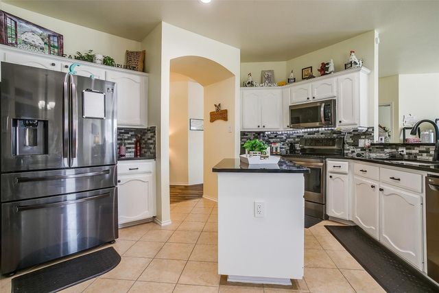 909 Hunter Lane, Burleson, TX 76028