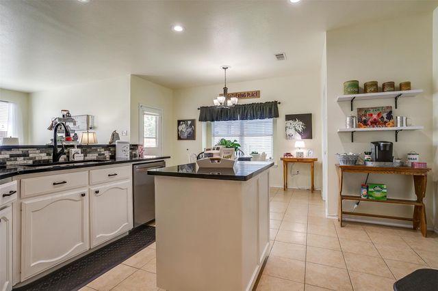 909 Hunter Lane, Burleson, TX 76028