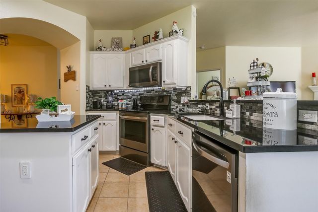 909 Hunter Lane, Burleson, TX 76028