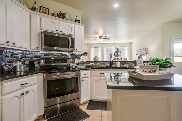 909 Hunter Lane, Burleson, TX 76028