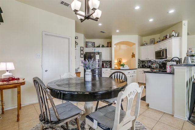 909 Hunter Lane, Burleson, TX 76028