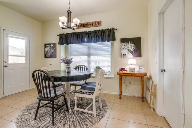 909 Hunter Lane, Burleson, TX 76028