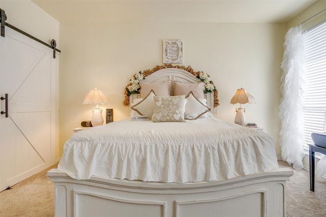 909 Hunter Lane, Burleson, TX 76028