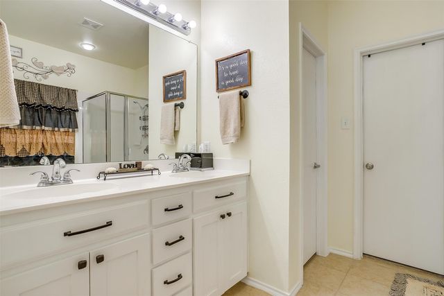 909 Hunter Lane, Burleson, TX 76028