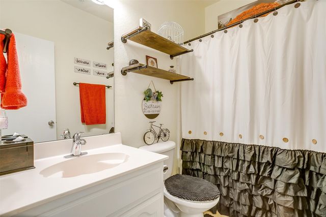 909 Hunter Lane, Burleson, TX 76028