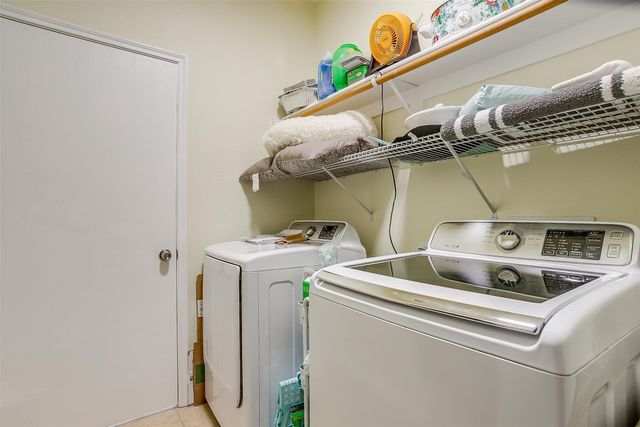 909 Hunter Lane, Burleson, TX 76028