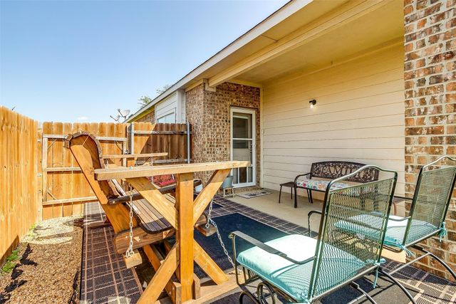 909 Hunter Lane, Burleson, TX 76028