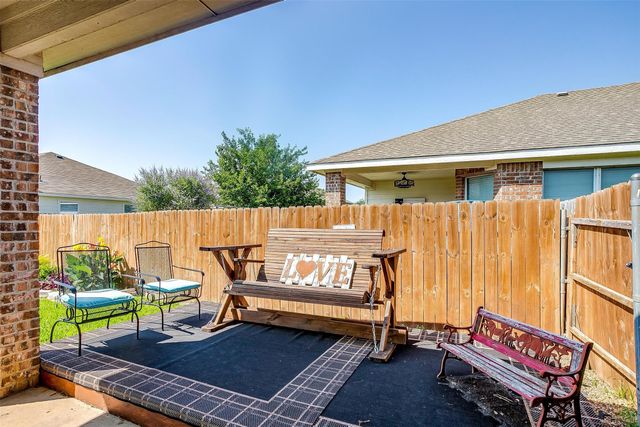 909 Hunter Lane, Burleson, TX 76028