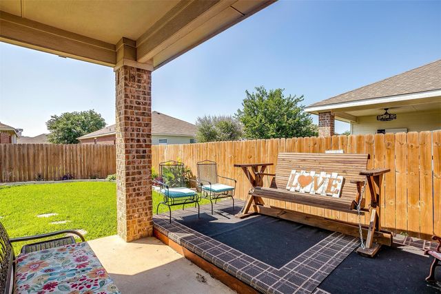 909 Hunter Lane, Burleson, TX 76028