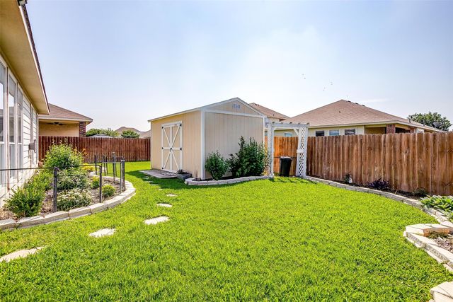 909 Hunter Lane, Burleson, TX 76028