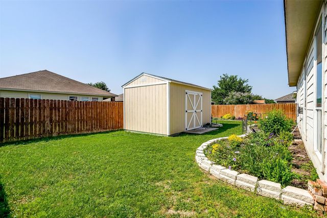 909 Hunter Lane, Burleson, TX 76028