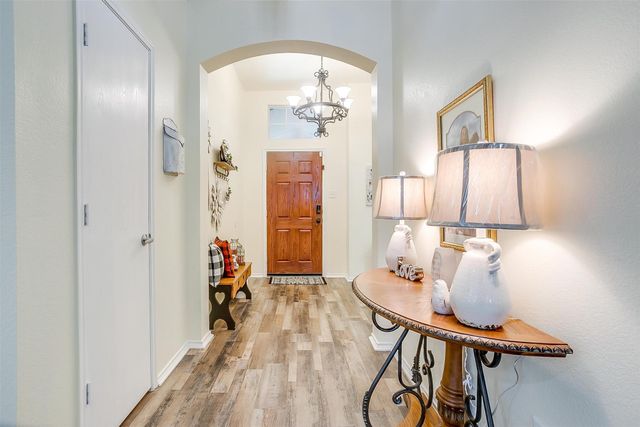 909 Hunter Lane, Burleson, TX 76028