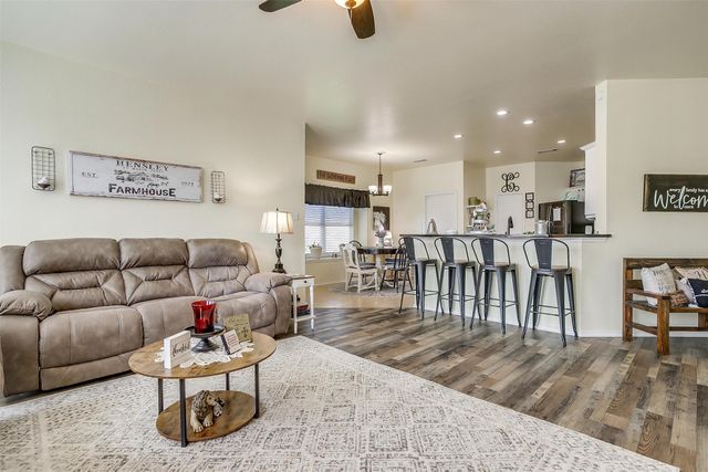 909 Hunter Lane, Burleson, TX 76028