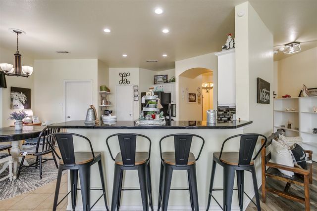 909 Hunter Lane, Burleson, TX 76028