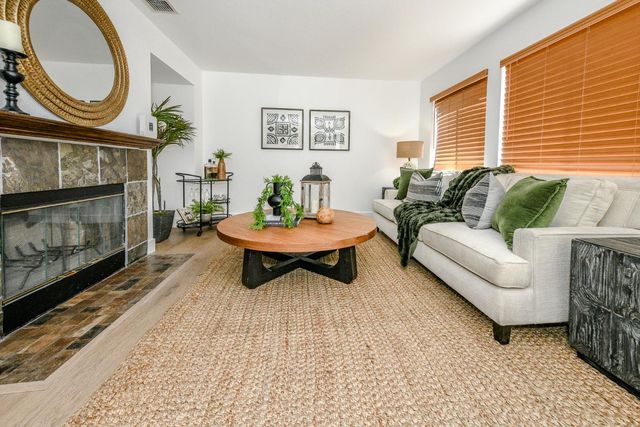 5726 Jersey Dr, Rocklin, CA 95765