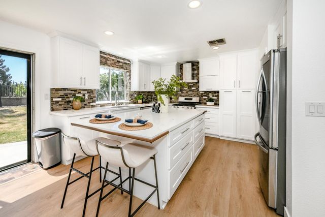 5726 Jersey Dr, Rocklin, CA 95765