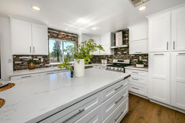 5726 Jersey Dr, Rocklin, CA 95765