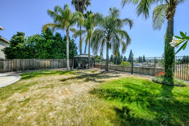 5726 Jersey Dr, Rocklin, CA 95765