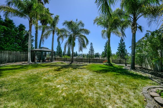 5726 Jersey Dr, Rocklin, CA 95765