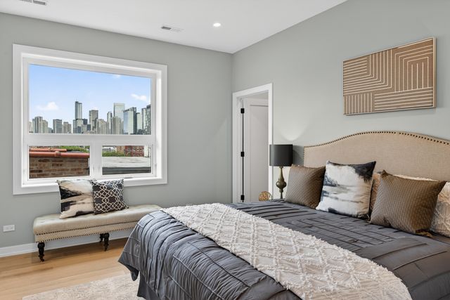 1347 W Grand Avenue 4S, Chicago, IL 60642