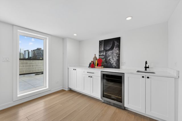 1347 W Grand Avenue 4S, Chicago, IL 60642