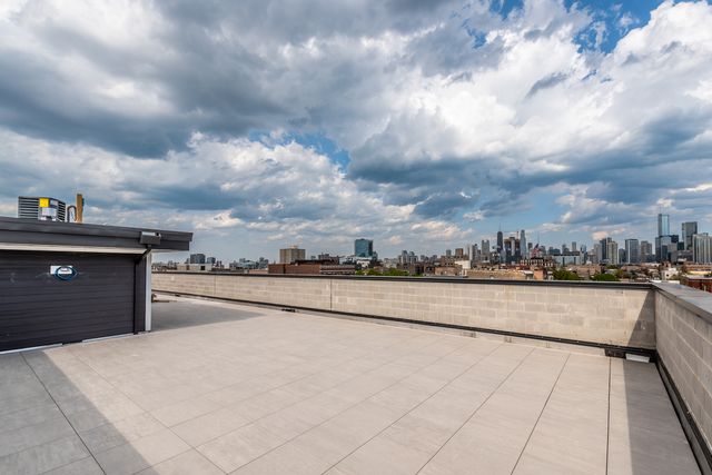 1347 W Grand Avenue 4S, Chicago, IL 60642