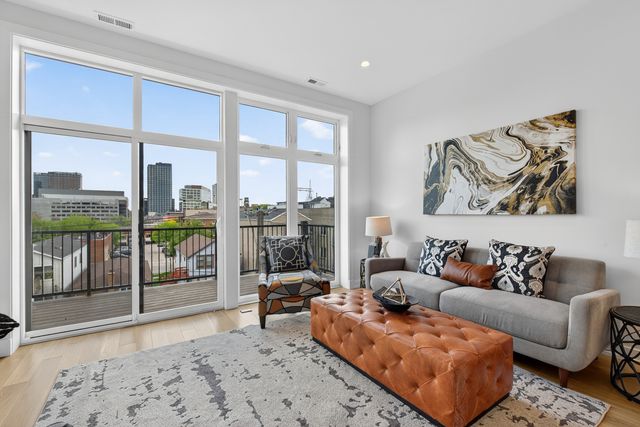 1347 W Grand Avenue 4S, Chicago, IL 60642