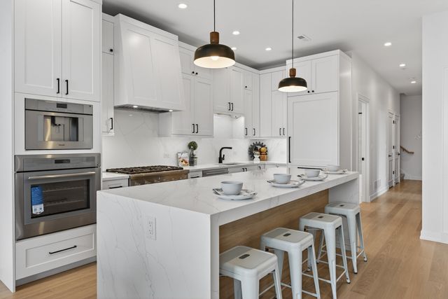 1347 W Grand Avenue 4S, Chicago, IL 60642