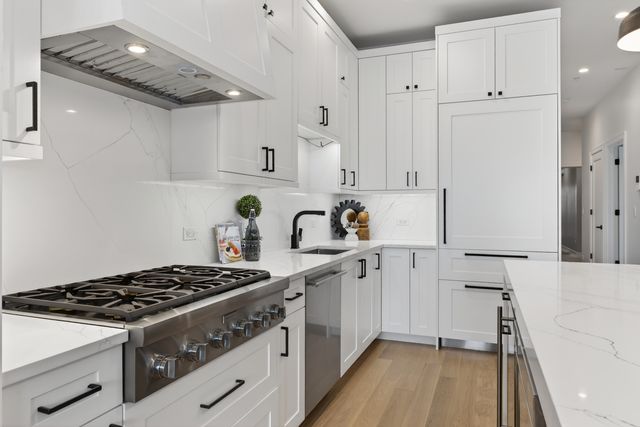 1347 W Grand Avenue 4S, Chicago, IL 60642