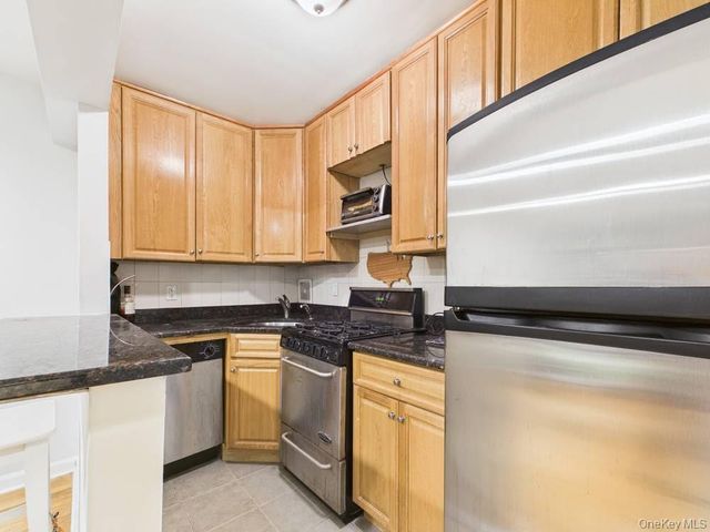6515 Alderton Street 3F, Rego Park, NY 11374