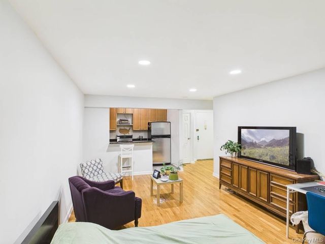 6515 Alderton Street 3F, Rego Park, NY 11374