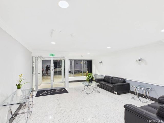 6515 Alderton Street 3F, Rego Park, NY 11374