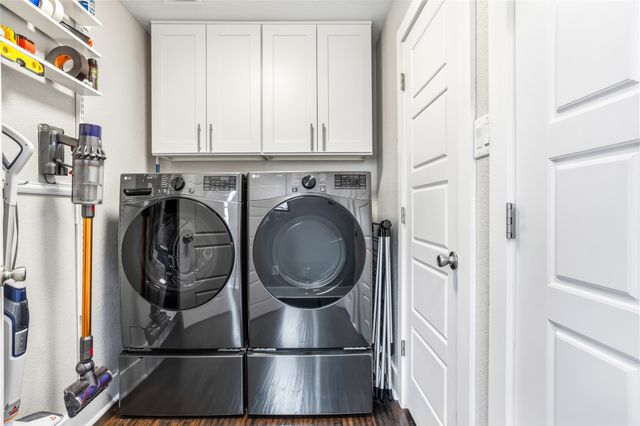 1318 Glenfield Avenue, Dallas, TX 75224