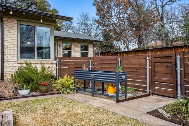 1318 Glenfield Avenue, Dallas, TX 75224